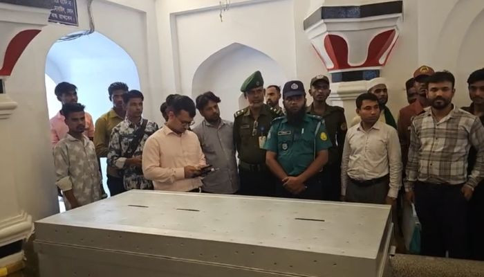 শাহজালাল মাজারে প্রশাসনের দানবাক্স, পাহারায় আনসার শাহজালাল মাজারে প্রশাসনের দানবাক্স, পাহারায় আনসার