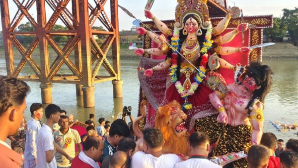 সিলেটে প্রতিমা বিসর্জনের মধ্য দিয়ে শেষ হলো শারদীয় দুর্গোৎসব