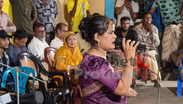 বাঁধা উপেক্ষা করে দিরাইয়ে একাধিক নারী শিল্পীর অংশগ্রহণে গানের আসর