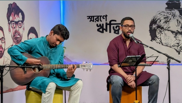 ঋত্বিক স্মরণে কাওসার আহমেদ চৌধুরীর অপ্রকাশিত গান গাইলেন নাফিস