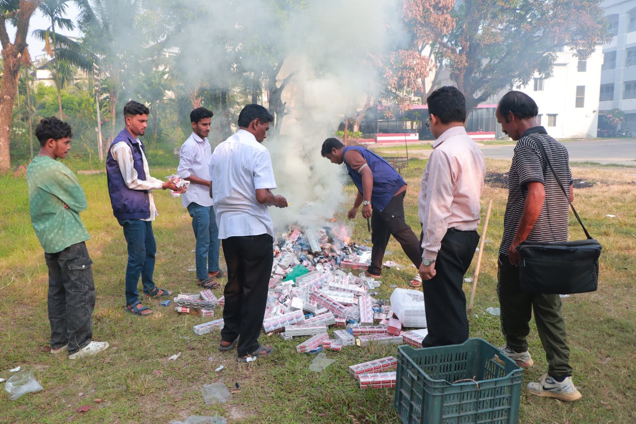 সিলেটে ৬০ হাজার শলাকা নকল সিগারেট পুড়িয়ে ধ্বংস করলো জেলা প্রশাসন